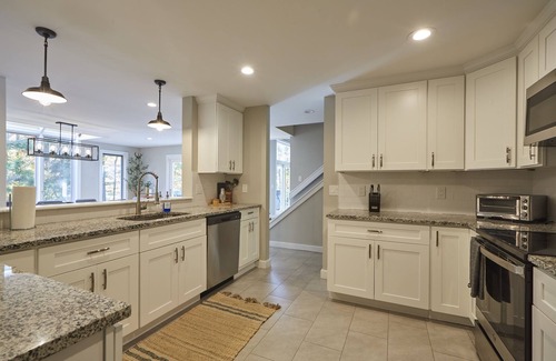 Stratton Mountain House | Luxury with Hot Tub, Billiards & Arcades! Close to Hiking, Golfing, Swimming!