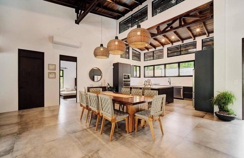 Chiguata House | Luxury within the lush tropical jungle of Playa Chiquita. Casa Chela is a brand new and splendid beach house offers the ultimate Caribbean experience. Modern style, perfect spaces to make your vacation unbeatable.