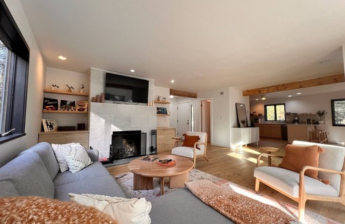 Mount Marion House | Luxury Woodstock Retreat: Hot tub & heated pool! Family & Group friendly