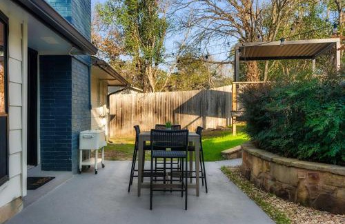 Barton Hills House | Luxury Zilker Home Pool Hot Tub and 2 Kitchens