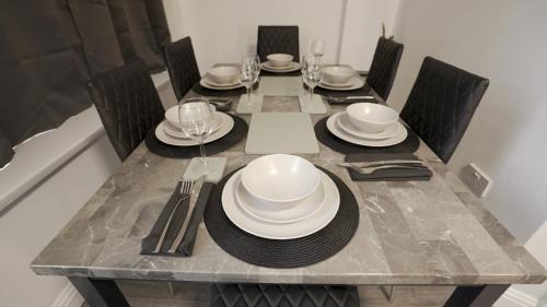 Willenhall House | LuxuryInn