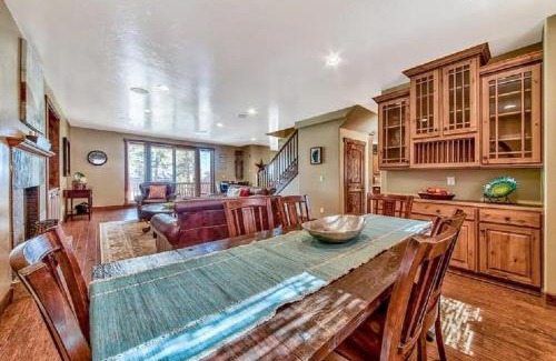 Lincoln Park Villa | Lv12: luxury villa walk to the Beach