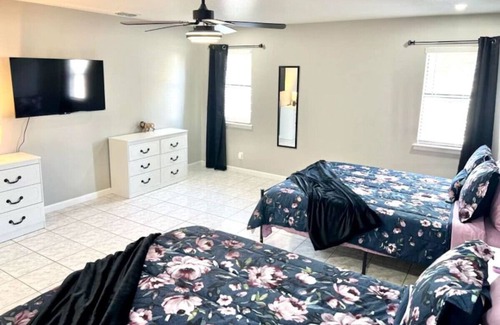 McAllen House | Lynda's Magnificent Pool Home!