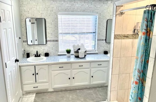 McAllen House | Lynda's Magnificent Pool Home!