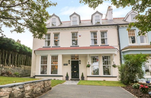 Holyhead Cottage | LYNGARAN HOUSE, family friendly, with a garden in Holyhead