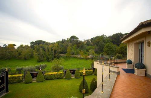 Riano Apartment | M a i s o n - H e x a g o n Neoclassical Style
