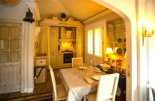 Riano Apartment | M a i s o n - H e x a g o n Neoclassical Style