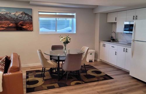 Winnipeg Apartment | M & U Guest Suite I