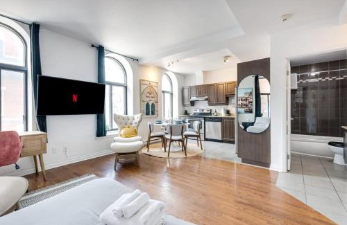 Milton Park Apartment | M11 Bright Studio in the Heart of MTL