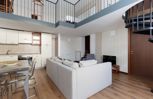 Zona Zara House | M5 Istria & Marche Roomy Lofted Studio Apt x2