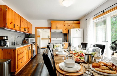 Sainte-Lucie-des-Laurentides House | Maison du lac, 5BR avec plage de sable, SPA et feu