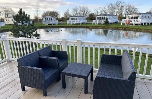 Mablethorpe House | Mablethorpe Lakeside Caravan with Decking & Wi-Fi!