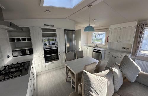 Mablethorpe House | Mablethorpe Lakeside Caravan with Decking & Wi-Fi!