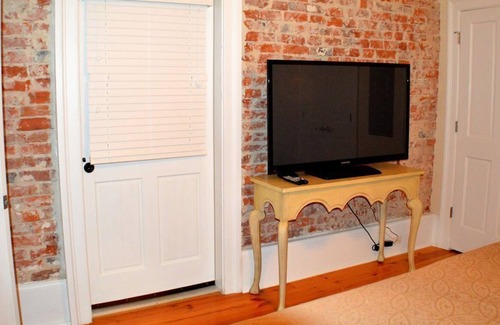 Arts/Warehouse District Condo | "Madeleine" Beautifully Renovated Condo-balcony Near Super Dome, Convention Cent