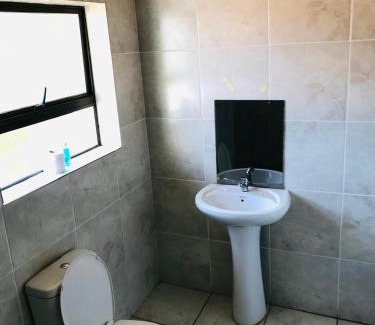 Glen Cowie House | Madzindwa Guest House