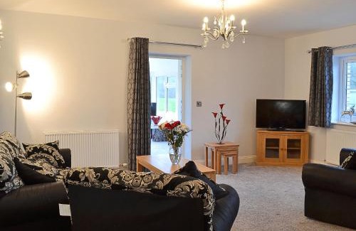 Glandyfi House | Maes Rheidol