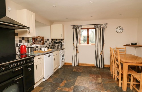 Gilwern Cottage | MAES Y BERLLAN BARN, pet friendly, with open fire in Gilwern