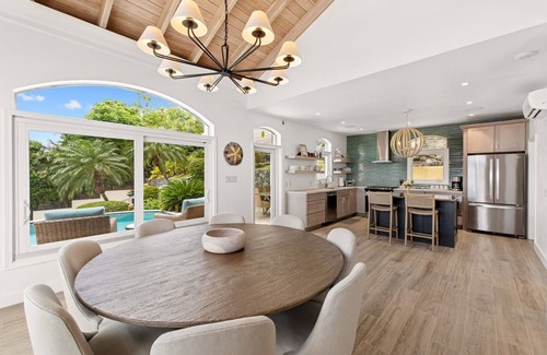 Estate Lovenlund House | Magens Bay - Dining - 2 Primary Bedrooms