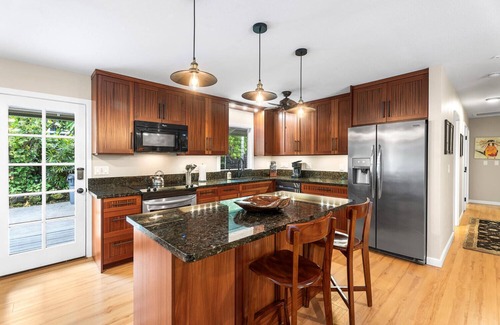 Kahaluu Bay House | Magic Sands Retreat: Remodeled Cottage,Walk to Beach, Incredible Location,AC!