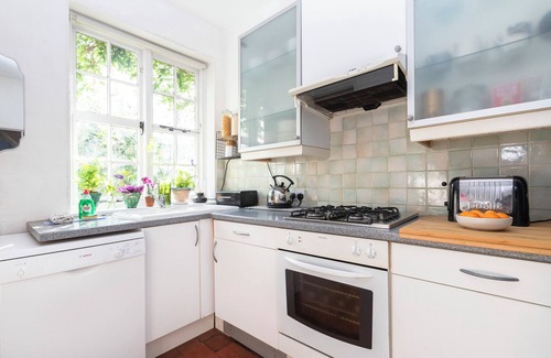 Hanger Hill Cottage | Magical Arts and Craft Cottage - Ealing W5 (15 mins to W1)