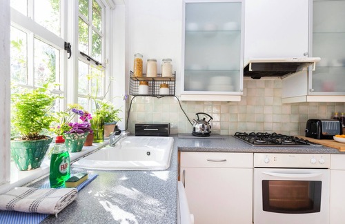 Hanger Hill Cottage | Magical Arts and Craft Cottage - Ealing W5 (15 mins to W1)