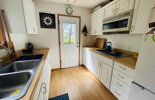 Rockaway Beach Cottage | Magical beach cottage, 5 minutes from the beach.