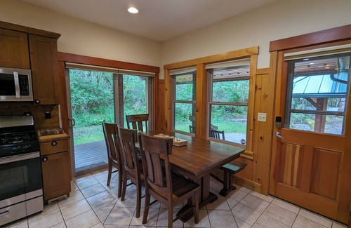 Paradise Estates Cabin | Magical Mountain Lodge - Sleeps 10! 5beds+4baths. Hot tub+Sauna+EV+BBQ