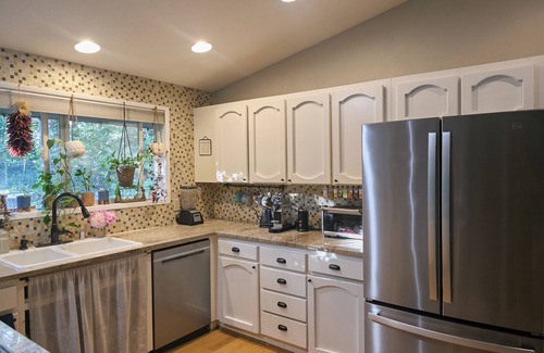 Battle Ground Other | Magical Woodland Retreat in Battle Ground 6-bedroom farmhouse with fitness room