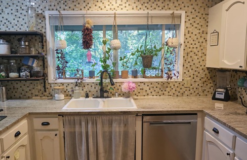 Battle Ground Other | Magical Woodland Retreat in Battle Ground 6-bedroom farmhouse with fitness room