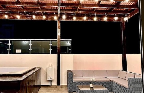 Licey al Medio House | Magnificent Pent House w/Jacuzzi