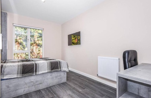 Runnymede Apartment | MAGNA HOUSE #FLAT10