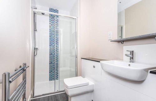 Runnymede Apartment | MAGNA HOUSE #FLAT10