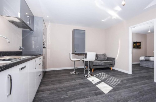 Runnymede Apartment | MAGNA HOUSE #FLAT10