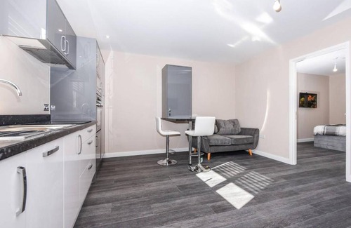 Runnymede Apartment | MAGNA HOUSE #FLAT10