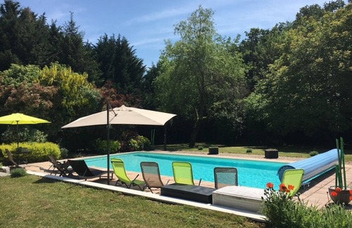 Saint-Martin-des-Champs Villa | Magnifique Villa de 14 Pers Piscine Chauffée, Jacuzzi, Sauna