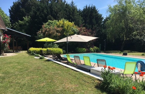 Saint-Martin-des-Champs Villa | Magnifique Villa de 14 Pers Piscine Chauffée, Jacuzzi, Sauna