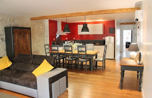 Nerac Apartment | Magnificent apartment - Le loft Henri IV- facing the Château Henri IV