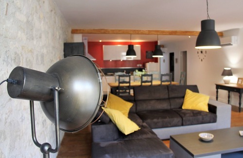 Nerac Apartment | Magnificent apartment - Le loft Henri IV- facing the Château Henri IV