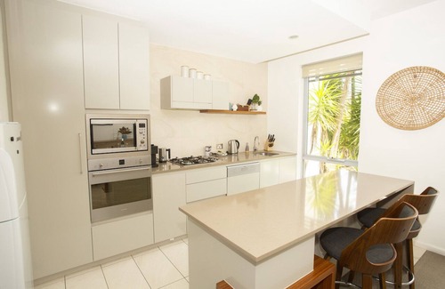 Magenta Shores House | MAGNIFICENT MAGENTA