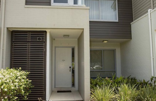 Magenta Shores House | MAGNIFICENT MAGENTA