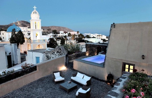 Megalochori House | Magnificent manor house with a terrace, an enormous courtyard and an infinity pool, over the rooftops of the village