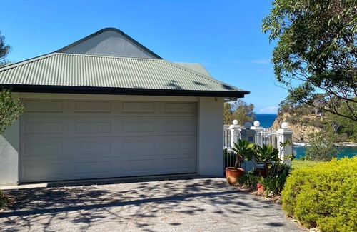 Malua Bay House | Magnificent Ocean Living Malua Bay