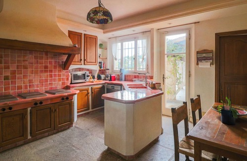 Antibes Villa | Magnificent Provençal Villa with Swimming Pool and Sea View