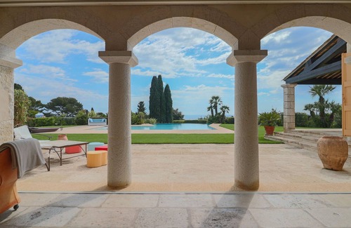 Antibes Villa | Magnificent Provençal Villa with Swimming Pool and Sea View