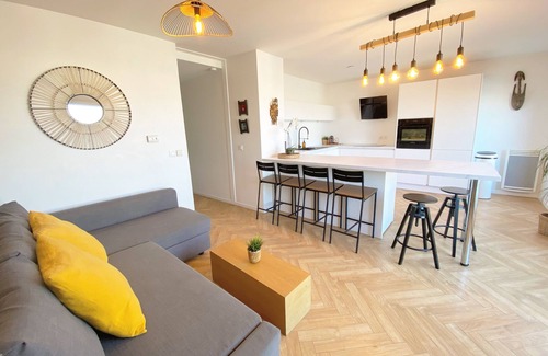 Les Chutes Lavie Apartment | Magnificent Roof-Top apartment with sea view and 2 parking spaces.