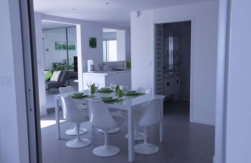 Bandol Apartment | Magnificent sea-view! 70m2 design apartment, big terrace, pool, extras included