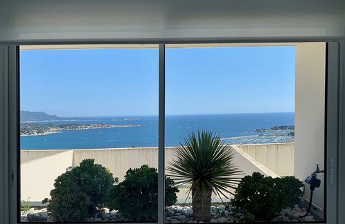 Bandol Apartment | Magnificent sea-view! 70m2 design apartment, big terrace, pool, extras included