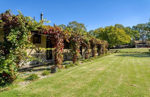 Seymour House | Magnificent Serene Country Retreatn