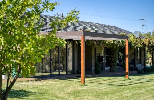 Seymour House | Magnificent Serene Country Retreatn
