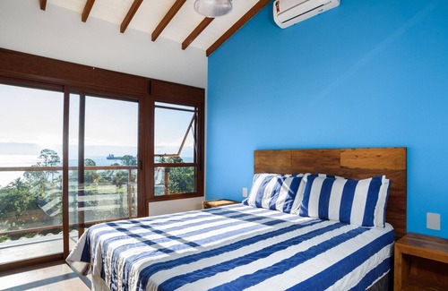 Siriuba House | Magnificent view on the beach front crab